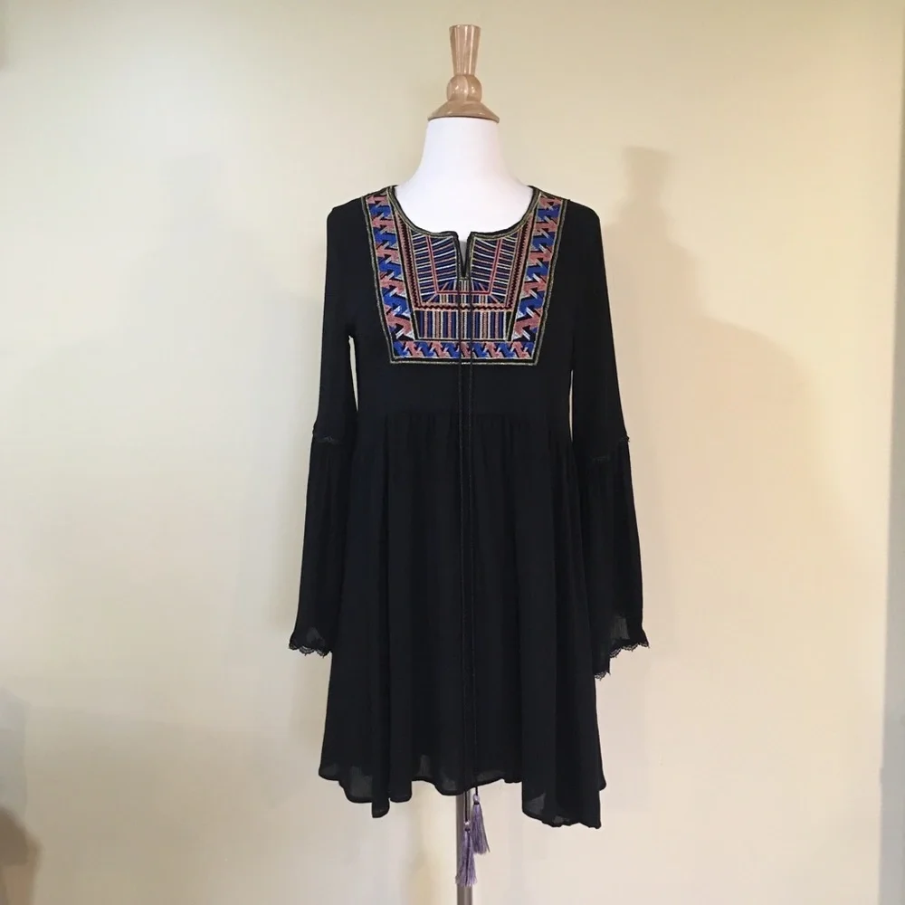 💥 CLEARANCE Cut Out Back Embroidered Bell Sleeve Swing Dress - Picture 3 of 5